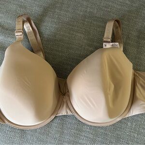 Victorias Secret T-shirt lightly lined full coverage